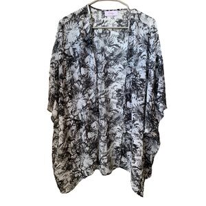 ICING Women’s Open Front One Size Black & White Print Kimono Cover Up